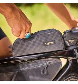 Trek Adventure Runkolaukku vaakaputkeen - 0,8 l - musta vaaleanharmaa